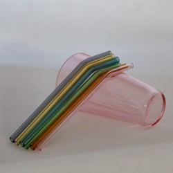 Skleničky je třeba zakoupit zvlášť.